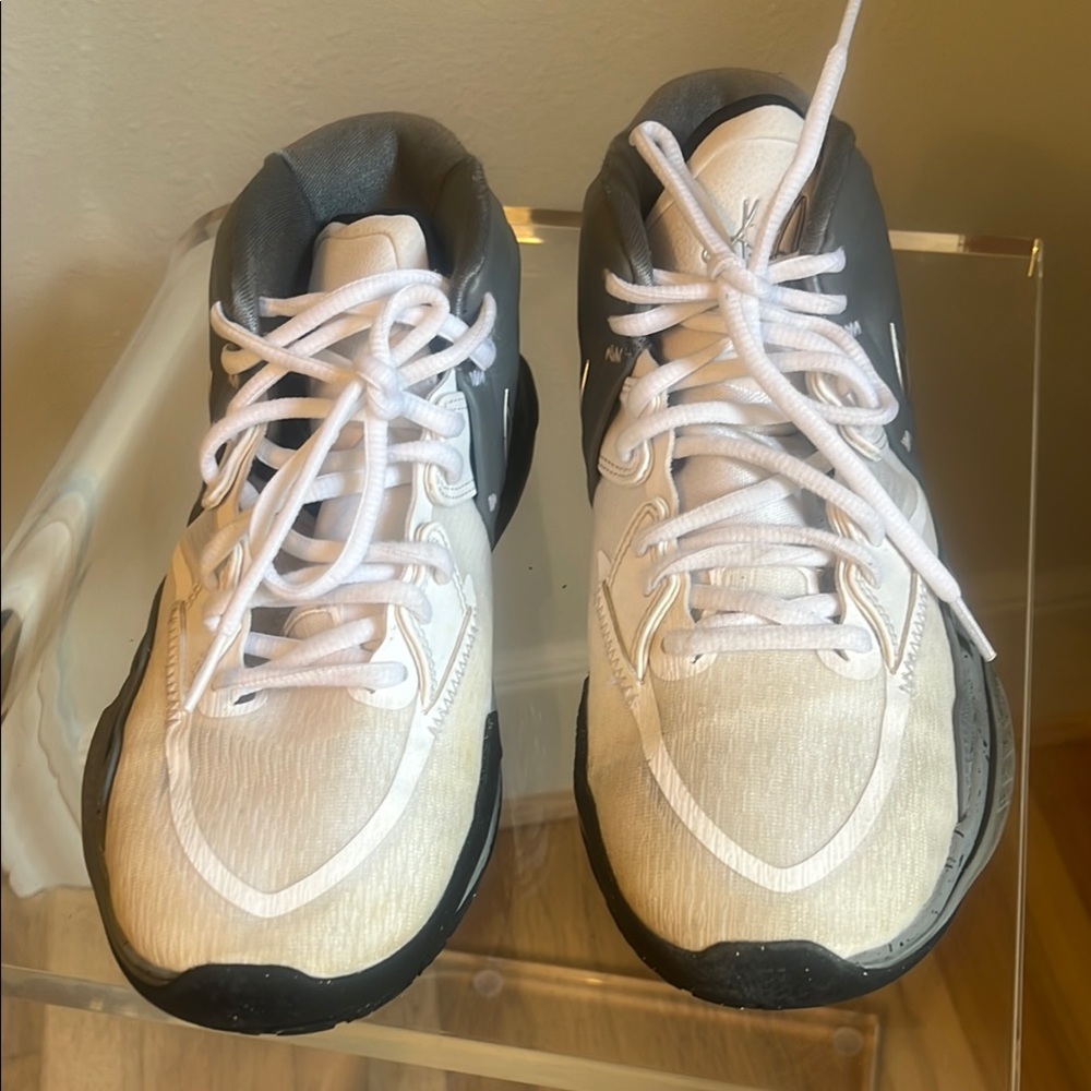 Nike Kyrie Infinity SE Mid White Smoke Grey Size 6.5Y